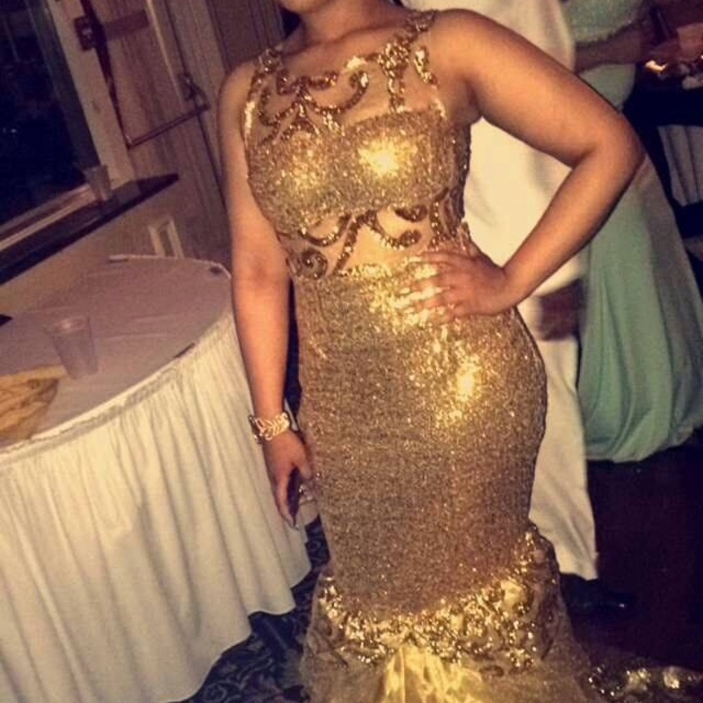 GOLD DRESS - Picture 3 of 3
